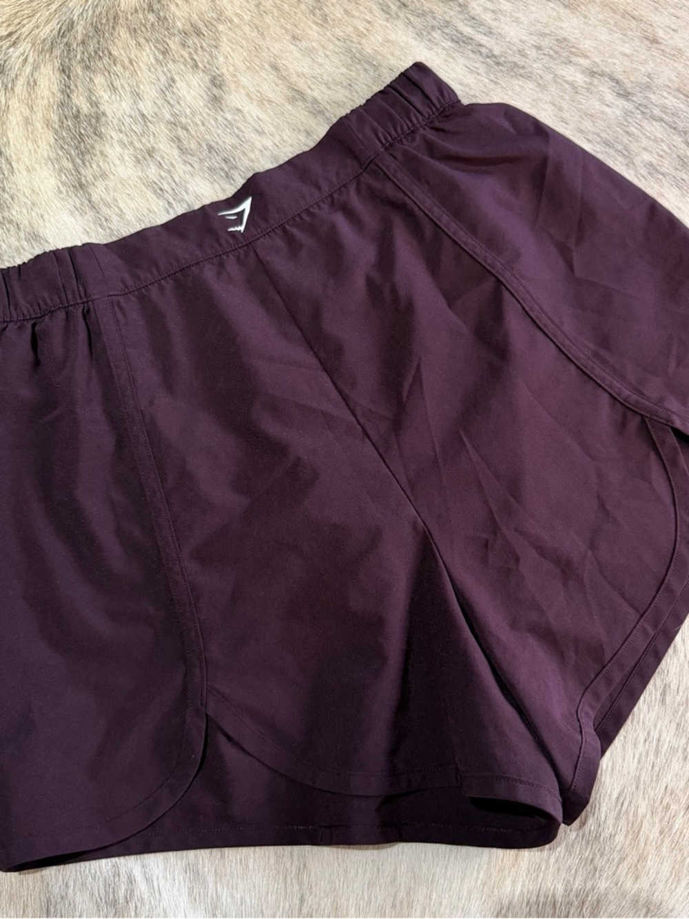 Gymshark Burgundy Scallop Hem Shorts Women’s Small Athletic Running Gym